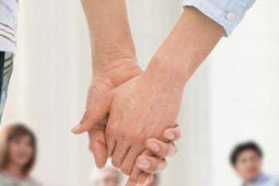 Bạn trẻ - Cuộc sống - Về ra mắt nhà người yêu, vừa đến em chồng tương lai kéo tôi vào phòng làm điều bất ngờ