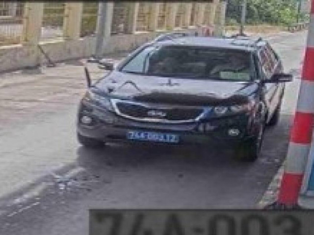 Tin tức trong ngày - Thực hư "xe biển xanh... không chịu đóng tiền qua trạm thu phí gây ùn tắc"?
