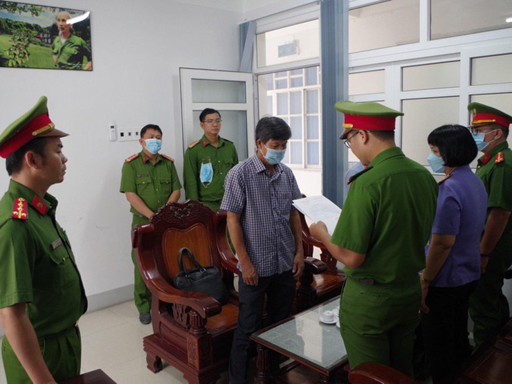 Tin tức trong ngày - Ninh Thuận khởi tố Phó Chủ tịch, nguyên Phó Chủ tịch huyện và 2 cán bộ