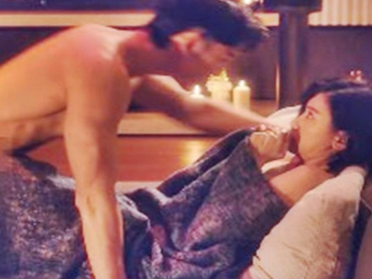 Phim - Cảnh nóng với trai đẹp kém 8 tuổi của "nàng Triệu Mẫn" Giả Tịnh Văn bị ném đá vì 1 chi tiết "sốc"