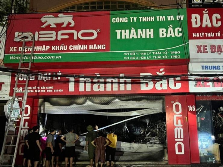 Tin tức trong ngày - Hơn 100 xe đạp ở cửa hàng bị thiêu rụi trong đêm