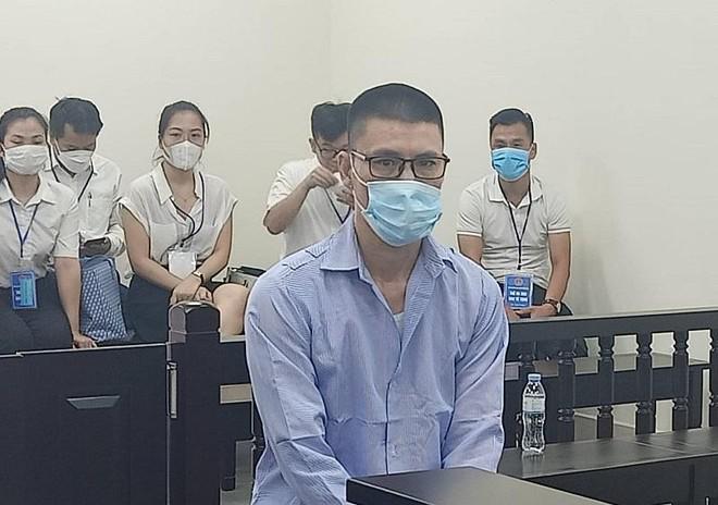 Nguyễn Văn Nguyên bị đưa ra xét xử tại phiên tòa.