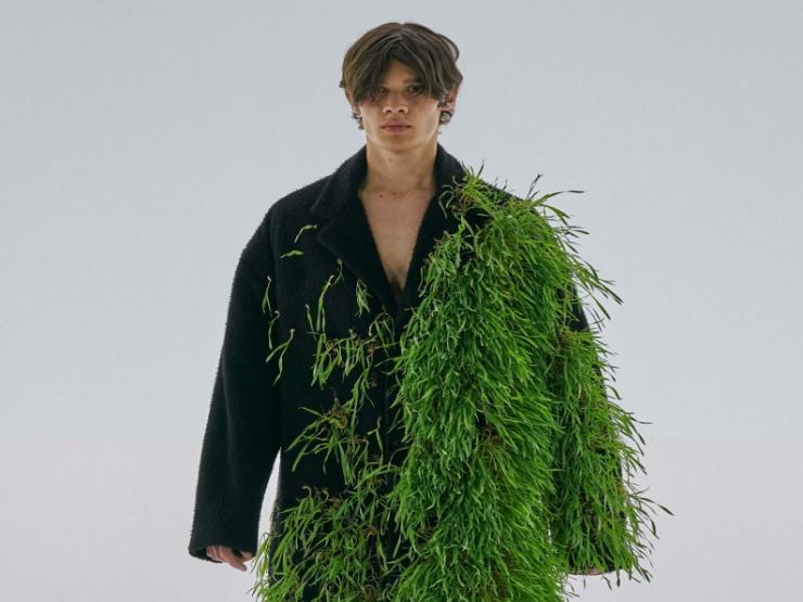 Thời trang - Loewe gây sốc với thiết kế Xuân Hè kết hợp thiên nhiên táo bạo