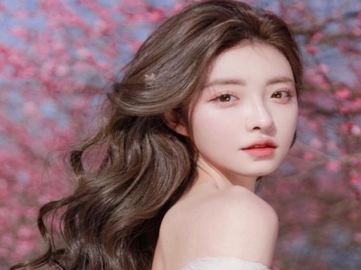 Làm đẹp - 3 sai lầm dùng vòi hoa sen gội đầu khiến tóc gió thôi bay