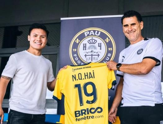 Quang Hải mặc áo số 19 tại Fau FC