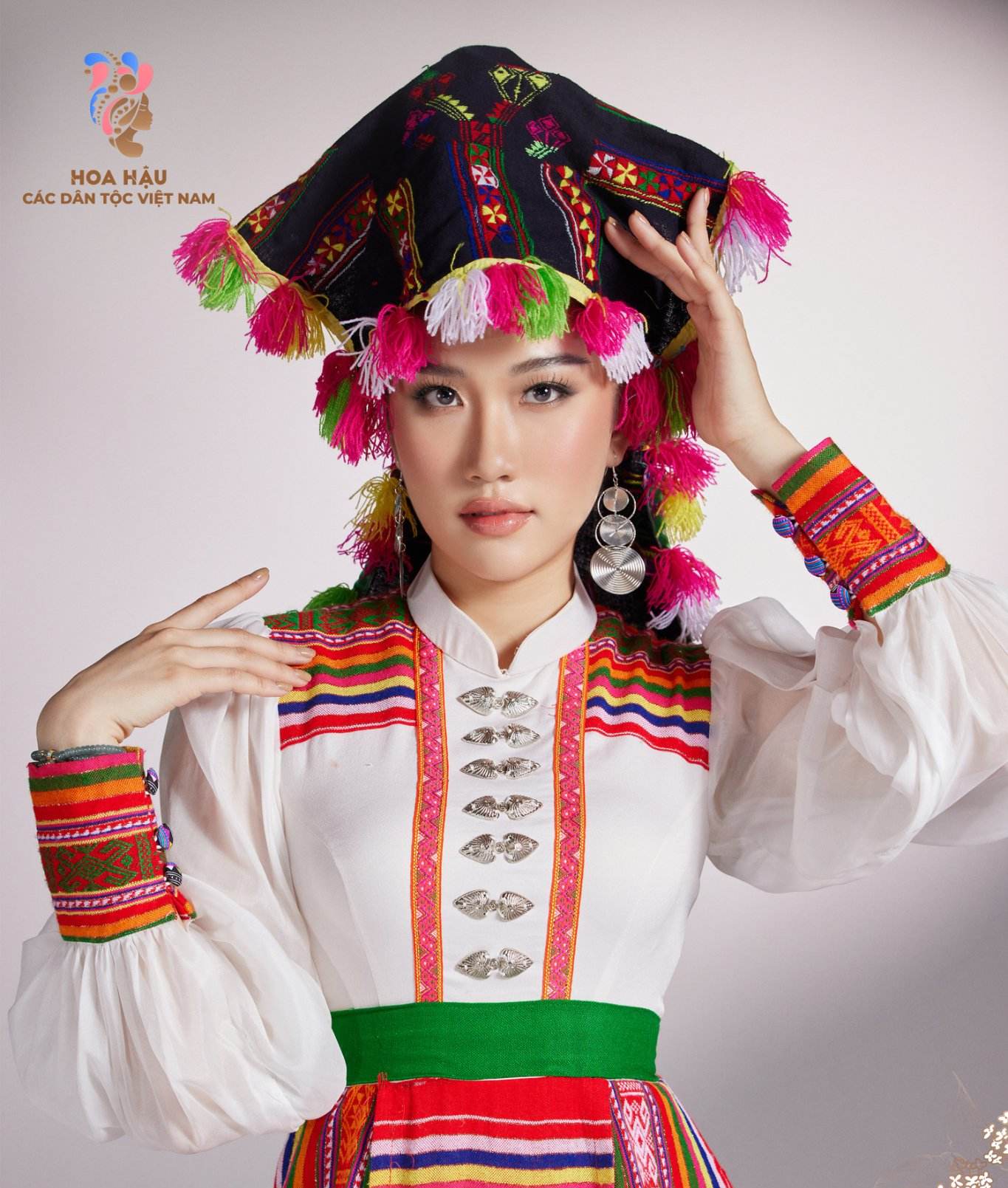 Váy áo Cóm Dân tộc Thái Bé gái 3 đến 4 tuổi