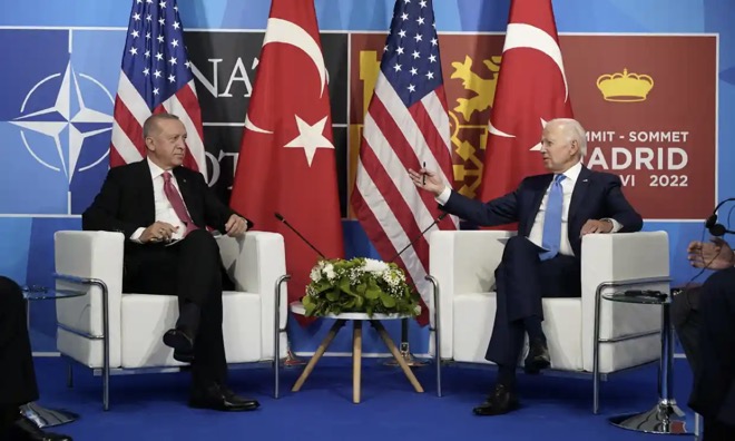 Ông Erdogan gặp Tổng thống Mỹ Joe Biden tại hội nghị thượng đỉnh NATO ở Tây Ban Nha.