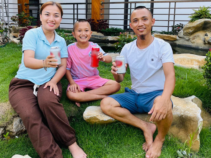 Đời sống Showbiz - Anh em Tam Mao xây 3 biệt phủ "to nhất làng": "Nàng dâu Nhật" cũng phải trầm trồ