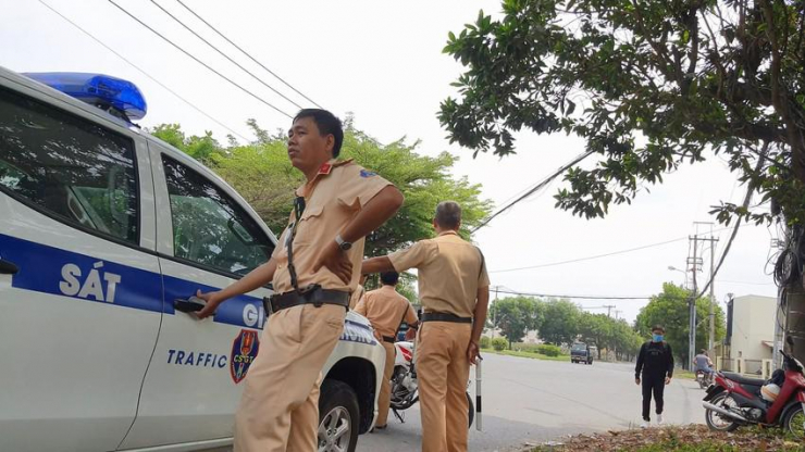 Đến trưa cùng ngày, việc khám xét vẫn đang tiếp tục được triển khai. Ảnh: HT