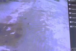 Tin tức trong ngày - Hy hữu xe tải đang chạy thì 2 bánh "rụng" lăn vào quán trà sữa