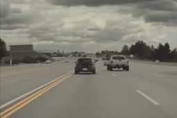 Ô tô - Clip: Bán tải "rụng bánh" làm xe con bên cạnh bắn lên trời