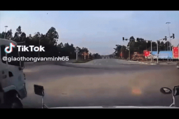 Ô tô - Clip: Xe tải đánh lái cực nhanh tránh va chạm với container