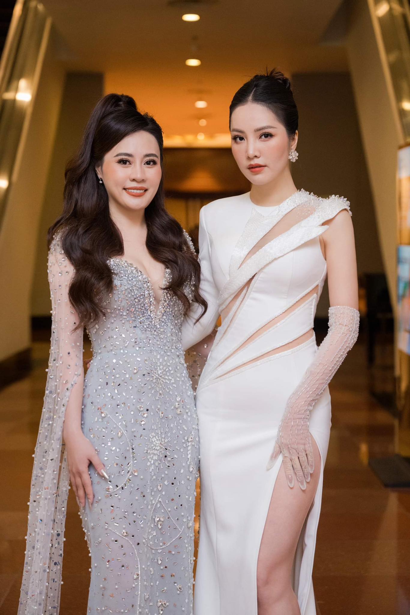 Bà Phan Kim Oanh và Á hậu Thụy Vân tại họp báo công bố cuộc thi Hoa hậu Quý bà&nbsp;Hòa bình Việt Nam 2023&nbsp;