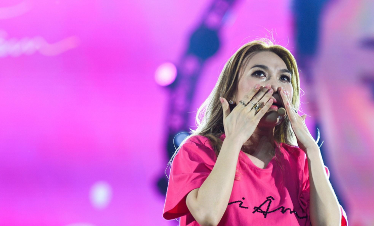 Hơi nhiều vua và nữ hoàng ở showbiz Việt - 3