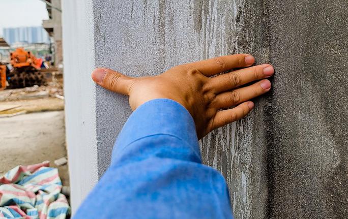 Chiều rộng 1 góc căn nhà chỉ bằng 1 gang tay.