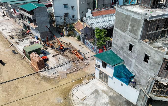 Thậm chí có căn nhà chỉ có diện tích 17 m2, có một cạnh rộng khoảng 1 gang tay (20 cm).