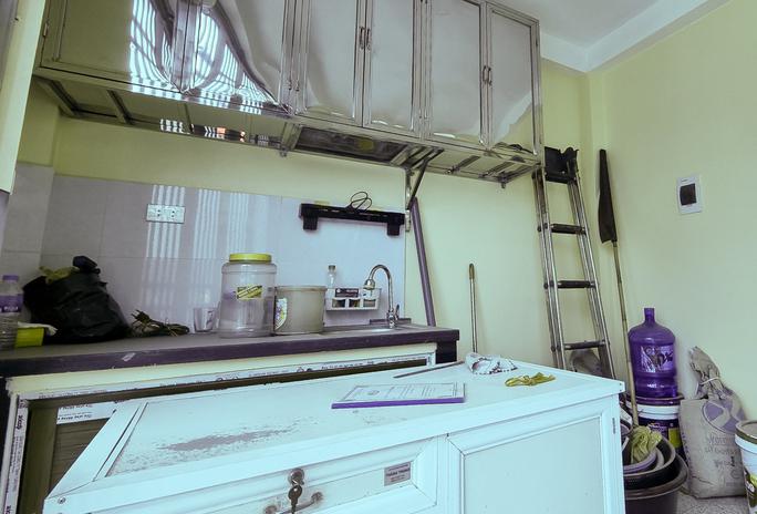 Cận cảnh căn nhà có một cạnh chỉ khoảng gang tay trên tuyến đường 500 tỉ - 9