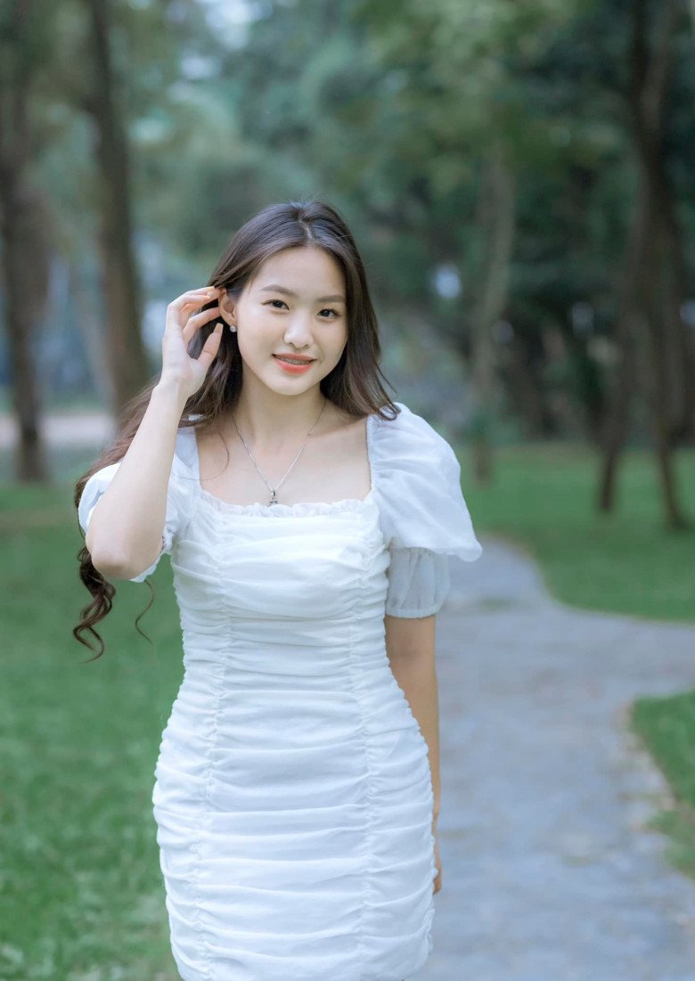 Con gái hoa khôi bóng chuyền Kim Huệ cao vượt trội ở tuổi trăng tròn - 6