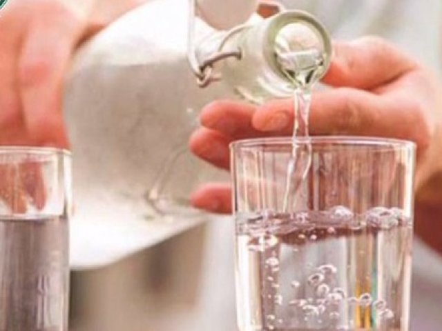Sức khỏe đời sống - Điều gì xảy ra khi sử dụng cốc nước trong một tuần không rửa