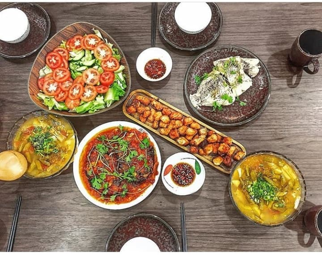 Những bữa ăn cầu kì thế này người đẹp vẫn làm ngon ơ.