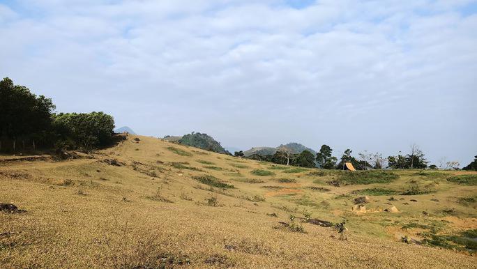 Những cánh đồng cỏ bát ngát, rất thích hợp cho việc cắm trại, mở những bữa tiệc ngoài trời