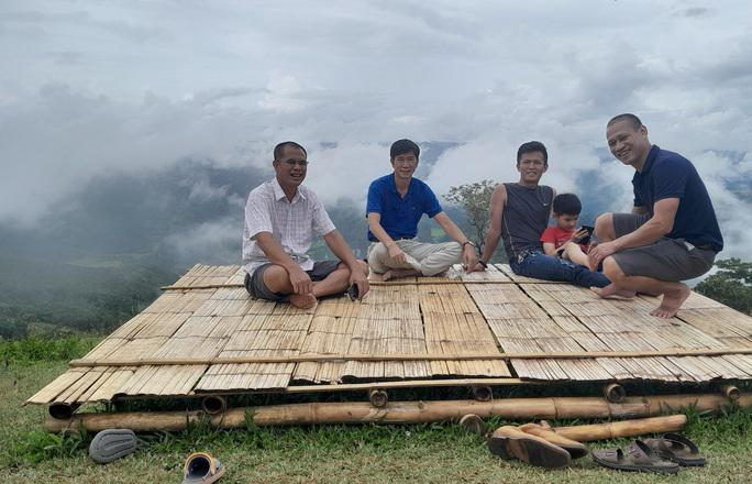 Một khung cảnh yên bình giữa núi rừng hoang sơ