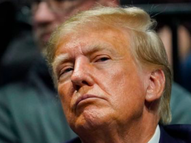 ‘Chiếc áo choàng’ bất khả chiến bại của cựu Tổng thống Mỹ Donald Trump bị xuyên thủng