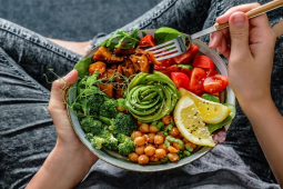 Ẩm thực - Những hiểu nhầm kinh điển khi ăn chay có thể gây mỡ máu cao, suy dinh dưỡng