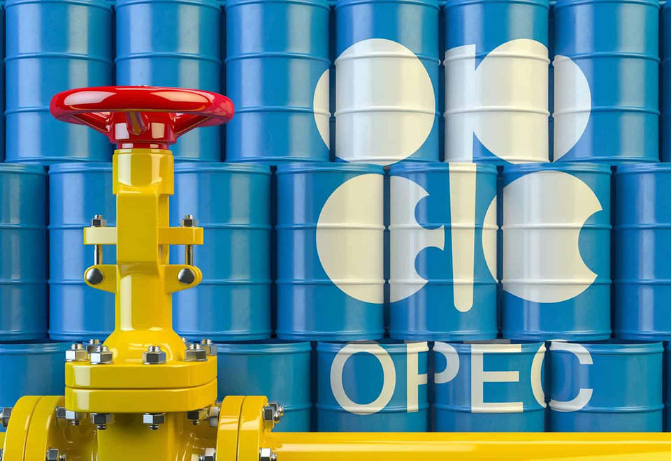Các nước thuộc nhóm OPEC+ tiếp tục cắt giảm sản lượng khai thác dầu (ảnh: Reuters)