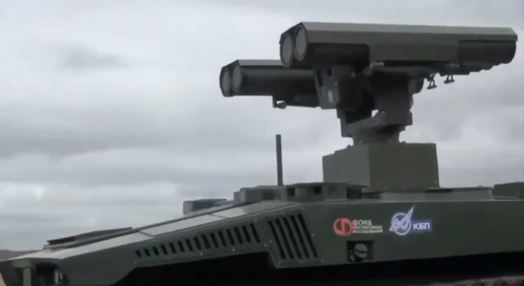 Robot Marker của Nga phóng thử tên lửa chống tăng ở vùng Donbass.