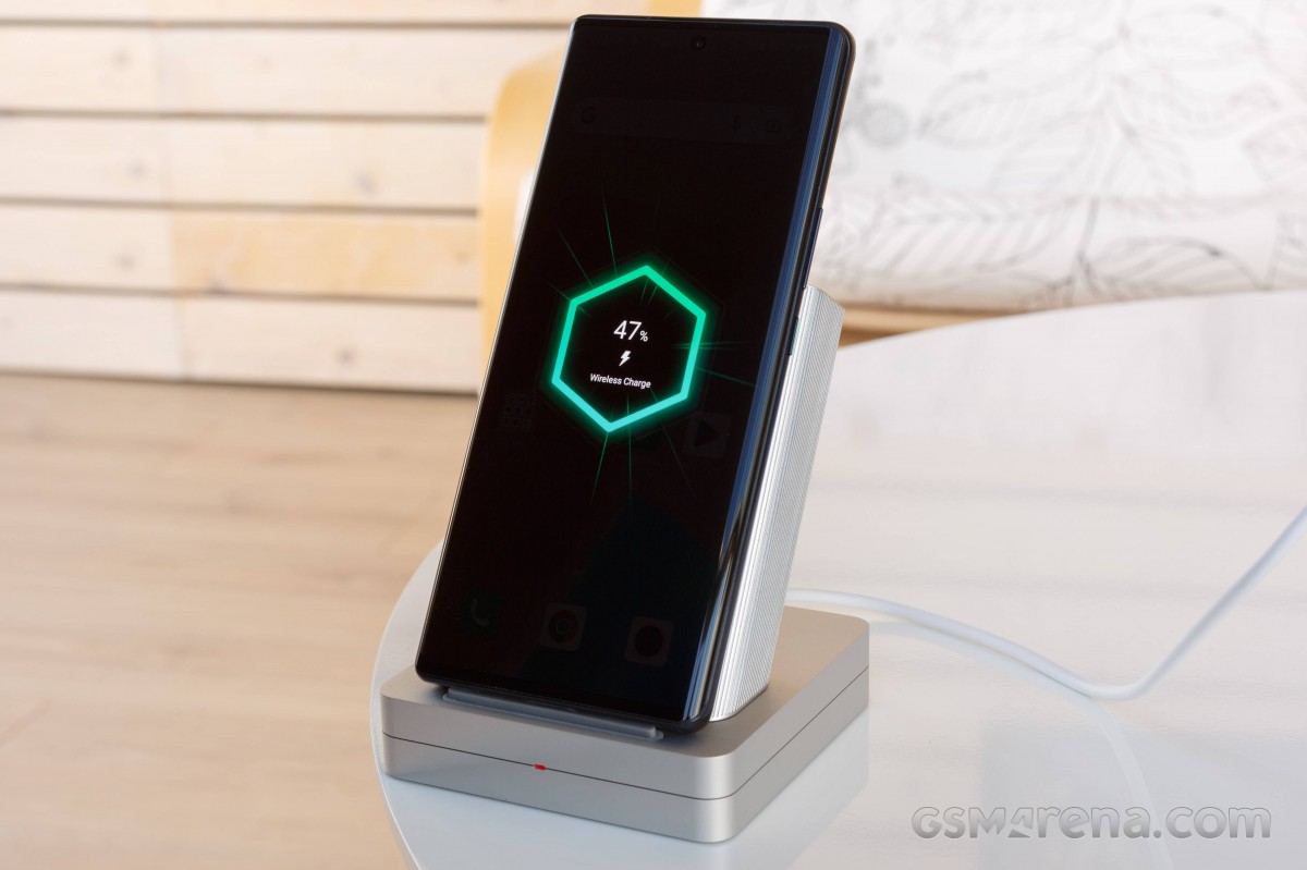 Sạc nhanh 260W giúp người dùng rút ngắn thời gian sạc đáng kể.