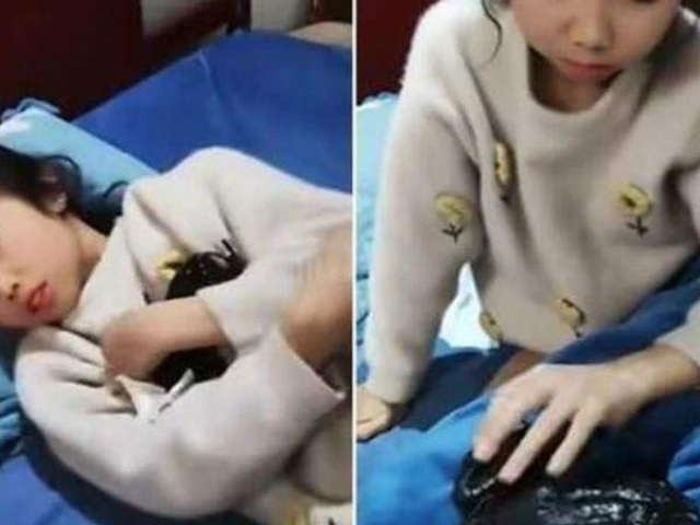 Phi thường - kỳ quặc - Nghe âm thanh lạ trong phòng con gái, mẹ kiểm tra được phen hốt hoảng