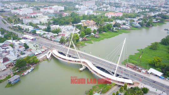 Cầu Nguyễn Thái Học nhìn từ trên cao.