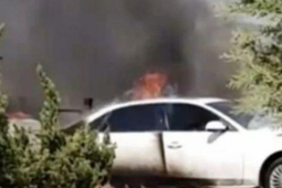 Lái xe Audi đến nghĩa trang thanh minh, người đàn ông nhận cái kết cay đắng