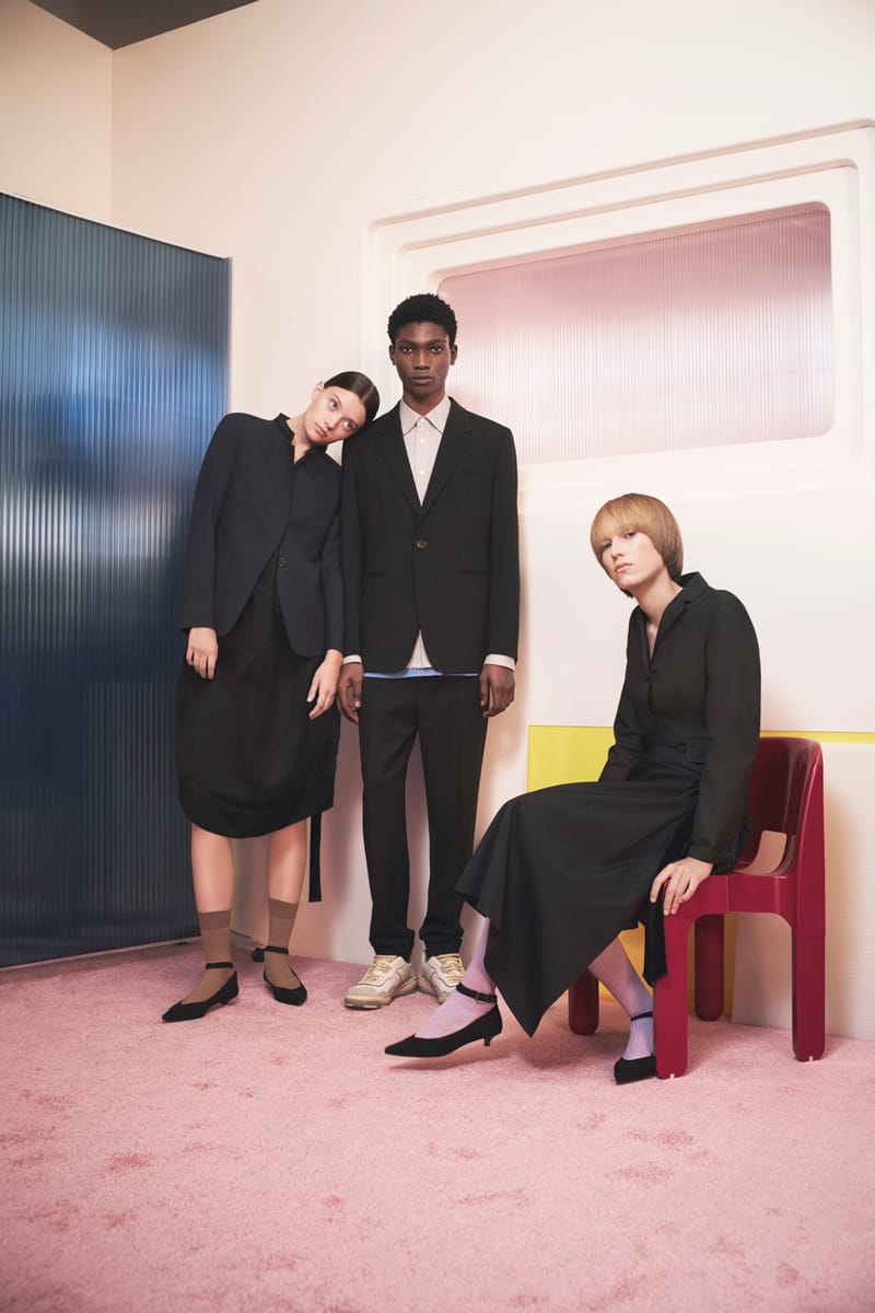 Dự án THEORY của Lucas Ossendrijver tạo ra một tủ quần áo hoàn hảo cho mùa xuân năm 2023 - 2