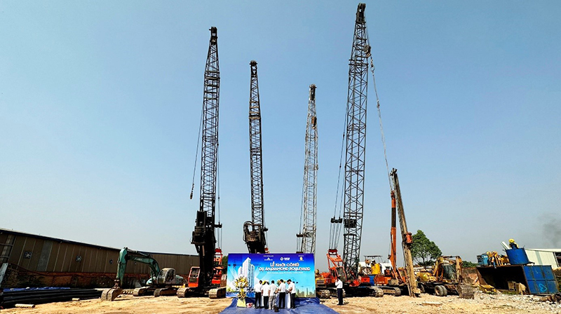 Công trình dự án đang được khẩn trương thi công đảm bảo chất lượng, tiến độ được đặt lên hàng đầu.