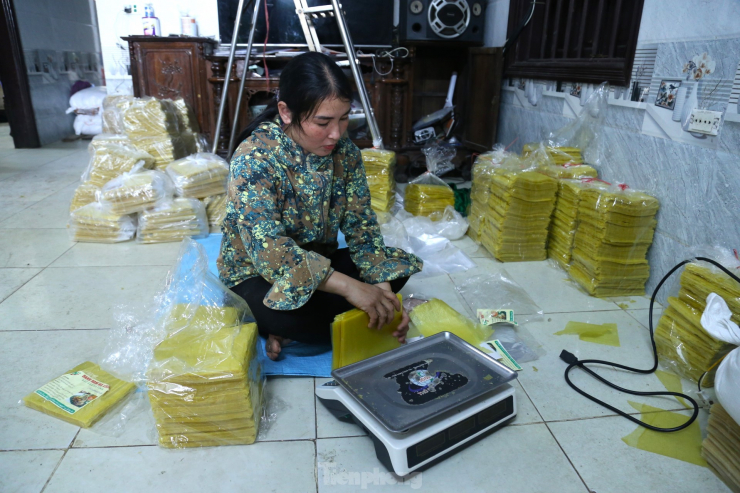 Bánh đa nem nơi đây thu hút được nhiều khách hàng vì không sử dụng hóa chất. Bánh tráng ở đây mỏng, dai ngon và cực kì dễ cuốn.