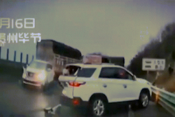 Clip: Tai nạn liên hoàn trên cao tốc và chiếc camera ”bất tử”