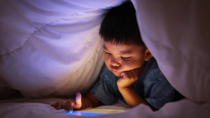 Thức khuya dễ làm tăng nguy cơ thấp lùn ở trẻ