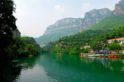 Du lịch - Ngôi làng "một mình một cõi" trong núi sâu, hút khách nhờ vẻ đẹp tách biệt với thế giới