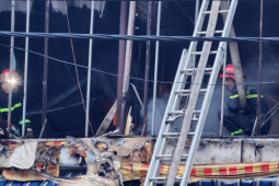 Tin tức trong ngày - Phát hiện 1 người chết trong vụ cháy dãy nhà gần bến xe miền Đông cũ