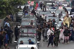 Cảnh sát ập vào dinh thự cựu Thủ tướng Pakistan, bắt hơn 30 người