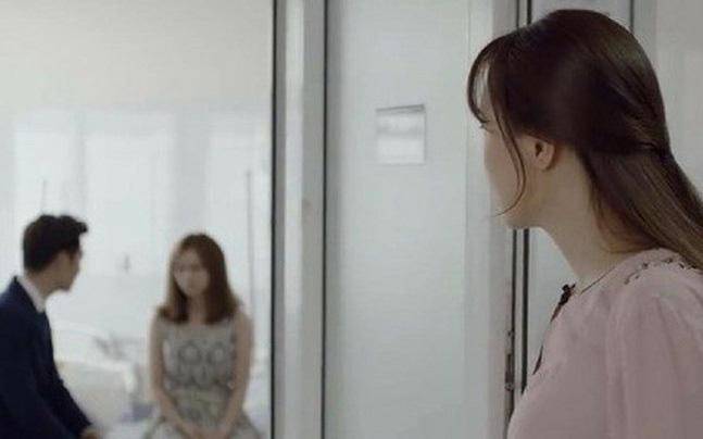 Vợ sốc nặng khi phát hiện chồng lén lút với chị giúp việc. (Ảnh minh họa)