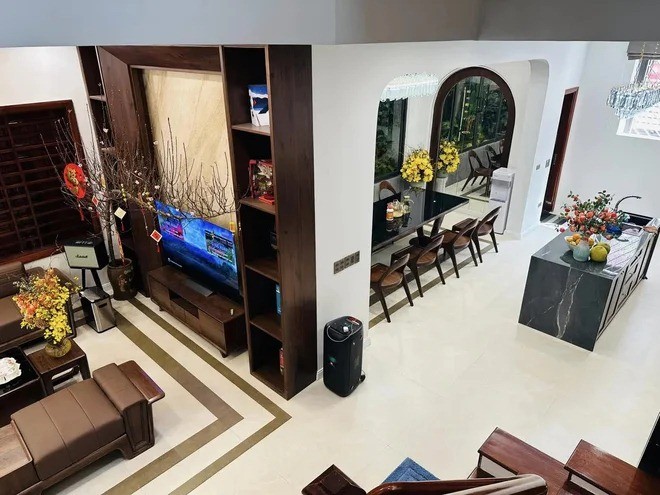 &nbsp;Được biết, đây là căn nhà thứ 2 mà “chiến thần” Hà Linh tặng mẹ bởi trước đó, cô đã xây cho mẹ và gia đình một căn nhà mới khang trang và rộng rãi, thay cho căn nhà đã xuống cấp. Ảnh: FBNV&nbsp;