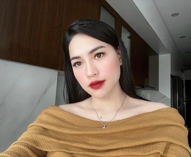 &nbsp;Social Blade ước tính, mỗi tháng kênh có thể mang về thu nhập từ 3.300 đến 52.400 USD (từ 77,4 triệu tới hơn 1,2 tỷ đồng). Số tiền hàng năm kênh có thể thu về là 39.300 đến 628.600 USD (tương đương khoảng 922 triệu tới hơn 14,7 tỷ đồng). Ảnh: FBNV&nbsp;
