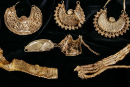 Du lịch - Kho báu đầy vàng bạc rất hiếm được khai quật ở Hà Lan