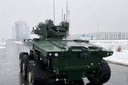 Media - Robot hiện đại của Nga trang bị tên lửa chống tăng, súng máy hạng nặng, súng phóng lựu