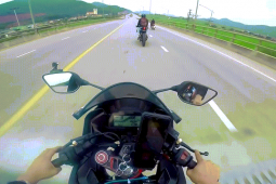 Xe máy - Xe đạp - Clip: Mô tô thoát nạn trong gang tấc khi bị Ninja Vision "tạt đầu"