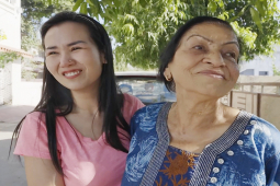 Đời sống Showbiz - Võ Hạ Trâm xúc động hội ngộ mẹ chồng tại Ấn Độ, được ông xã cho 5 tỷ làm điều đặc biệt