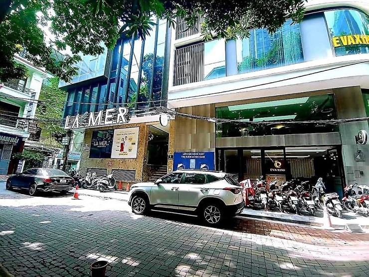  Giá rao bán nhà phố tại Hà Nội và  TP.HCM trong quý đầu năm 2023 tăng khoảng 10% so với cùng kỳ năm  trước. 